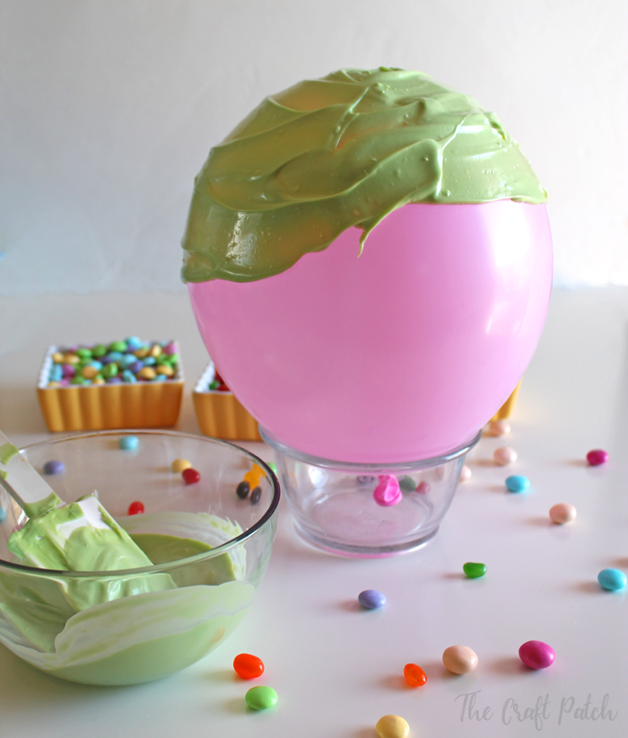 Make a candy bowl from chocolate using a balloon