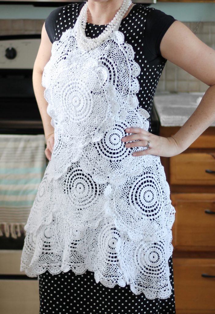 make an apron out of doilies