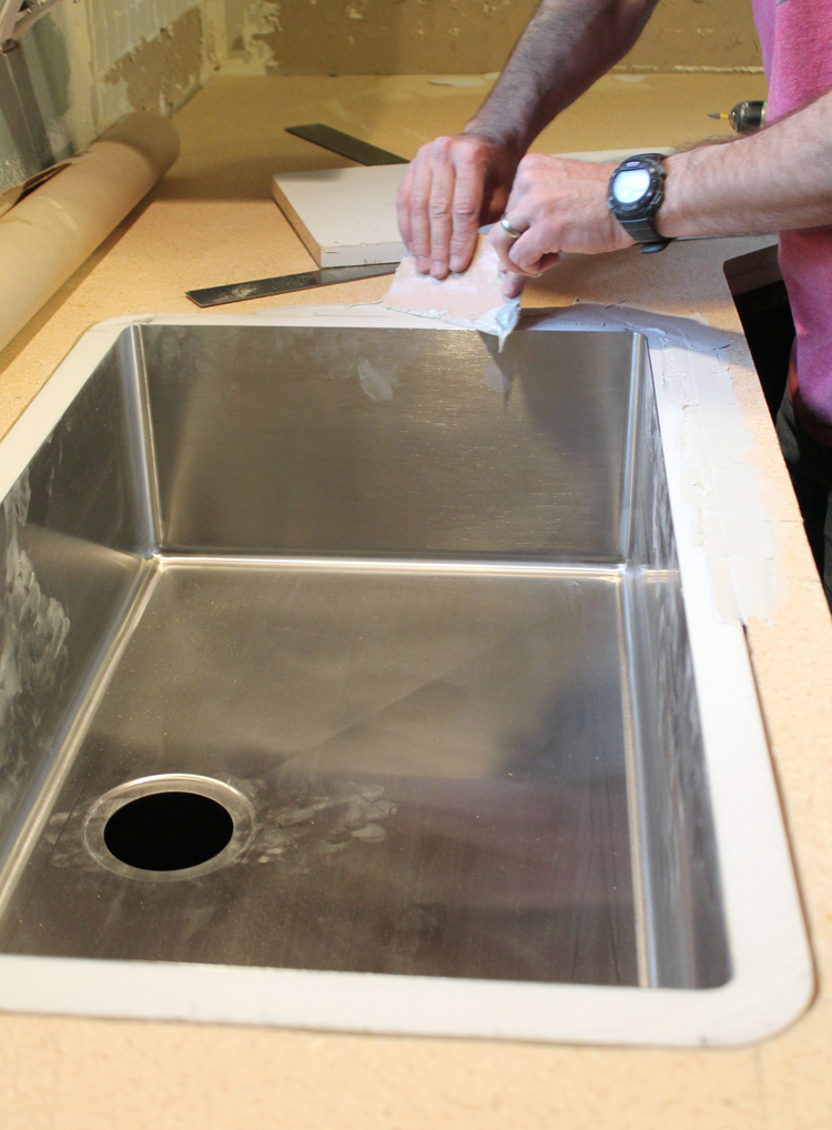An Undermount Sink In Laminate, How To Cut Kitchen Sink Hole In Laminate Countertop