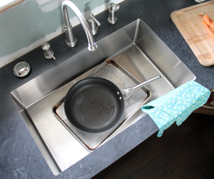 An Undermount Sink In Laminate, What Do You Use To Seal A Sink Countertop