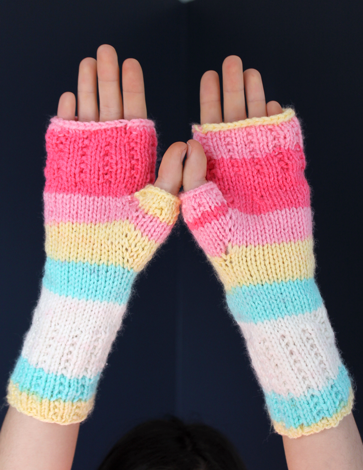 knitting pattern and tutorial for happy hands fingerless mitts