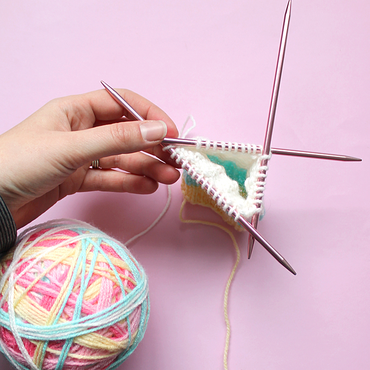 Knitting in the round on double pointed needles