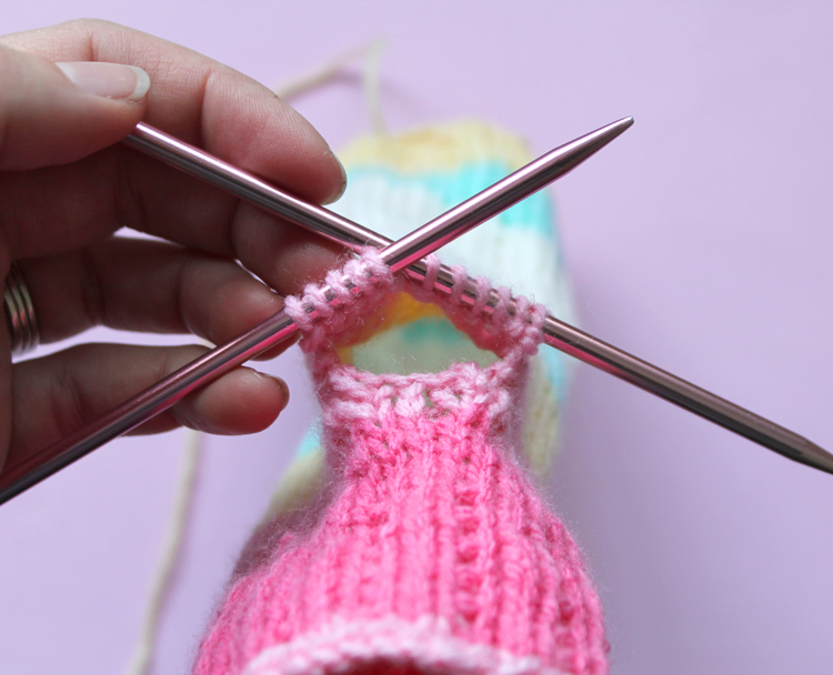 How to knit fingerless mitts