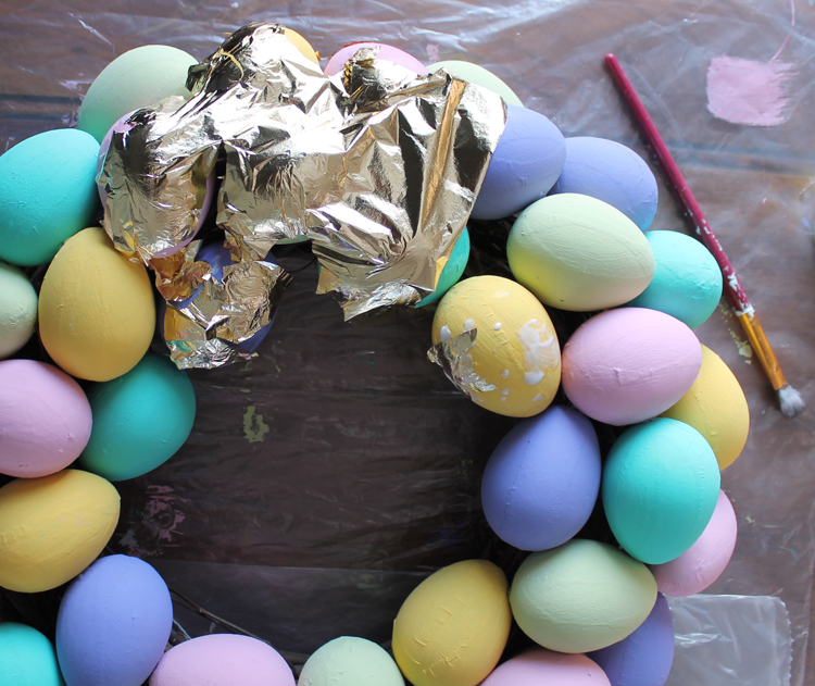 How to make a Spring Easter egg wreath with gold speckles