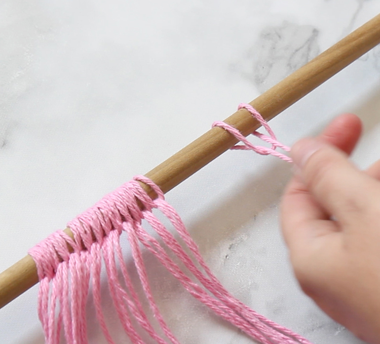 How to tie the basic macrame knot