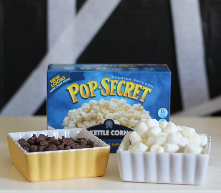 Easy party popcorn with chocolate and marshmallows