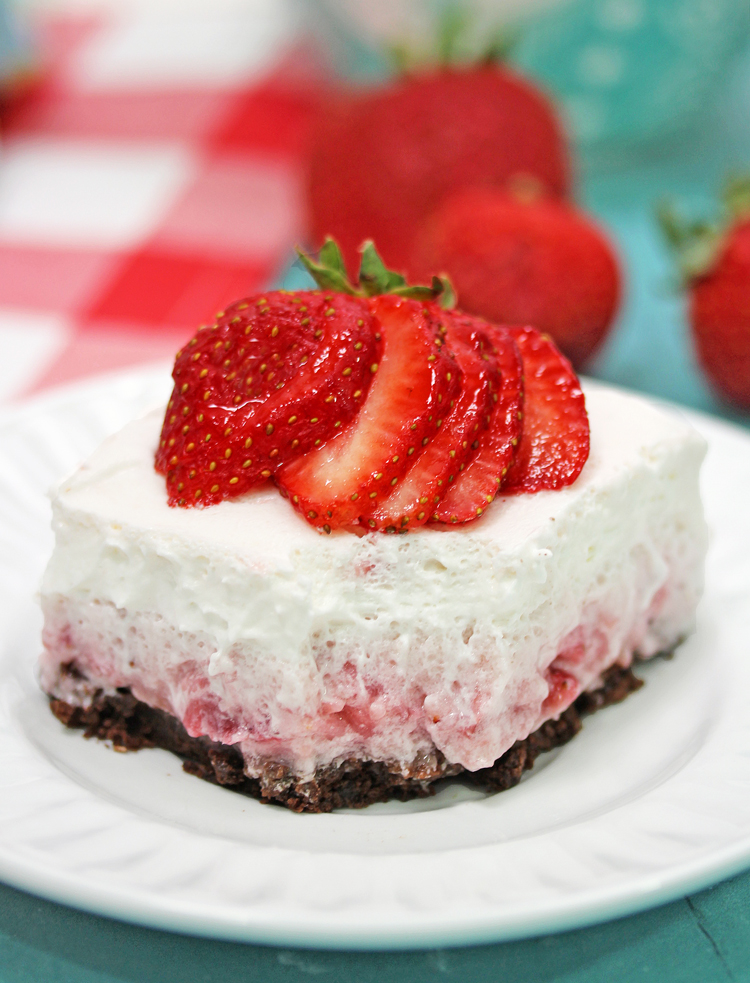 strawberry cloud no bake dessert