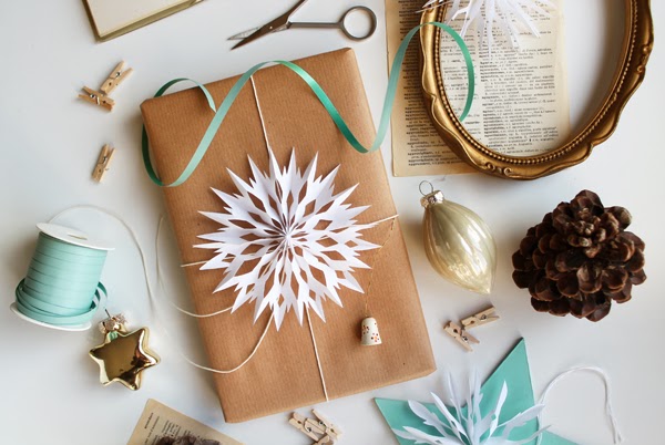 paper snowflake gift topper