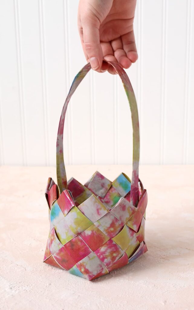 duck tape basket with handle
