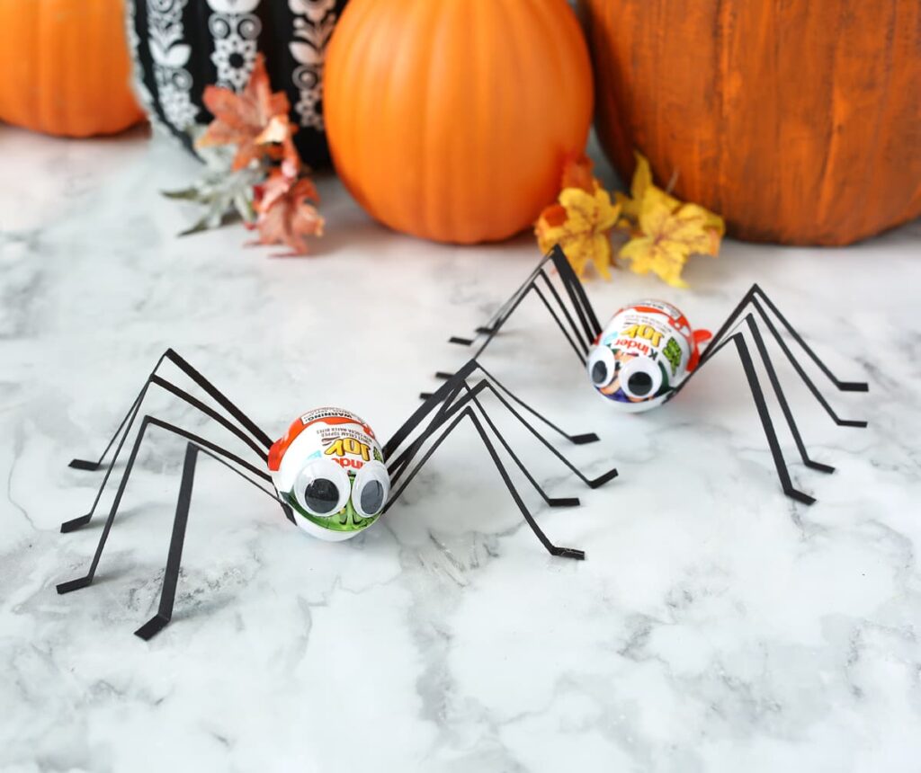 turn kinder eggs into spiders for halloween